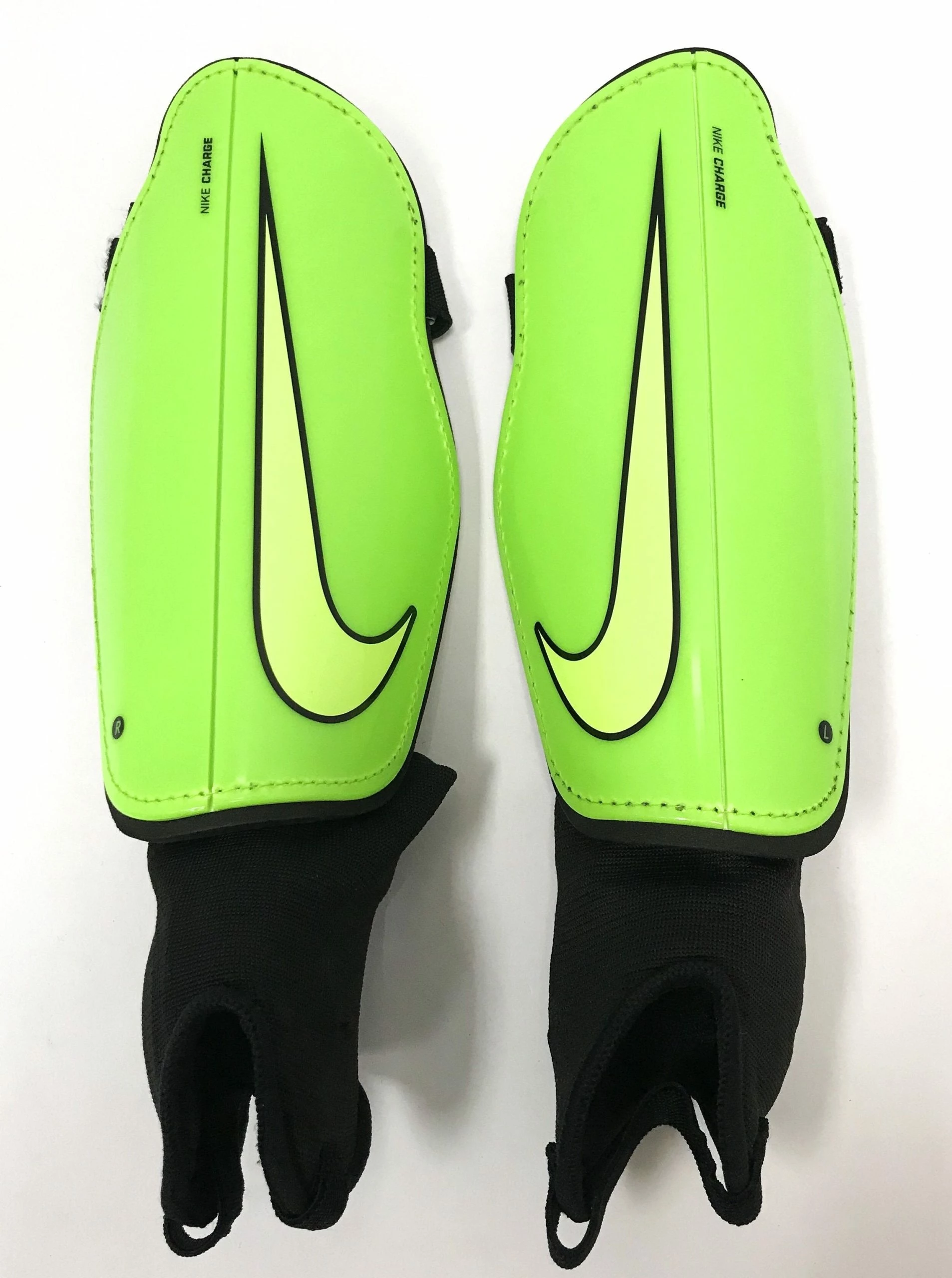 Nike Charge 2.0 Shin Guards- Senior 4 Nike Charge 2.0 Shin Guards- Senior - Image 2